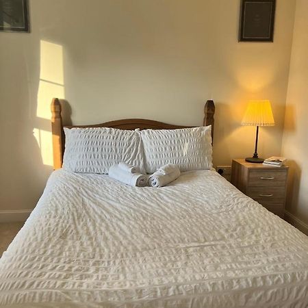 Cosy Double Room With Private Bathroom Homestay Caldecote Εξωτερικό φωτογραφία